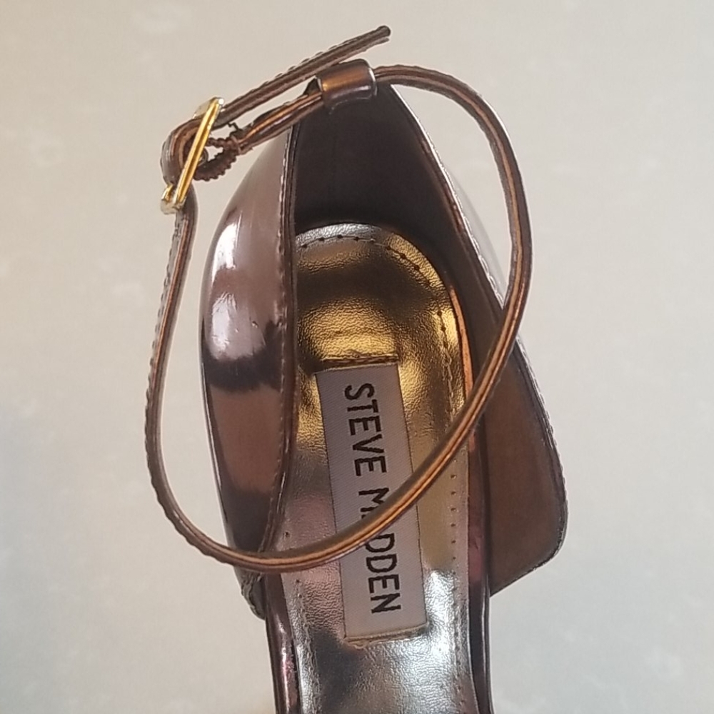 Steve Madden Metal Studded Bronze 6M Shoe - Picture 6 of 8